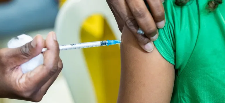 SUS amplia prazo para vacinação contra HPV em adolescentes e jovens