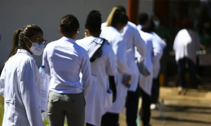 Projeto suspende por cinco anos abertura de novos cursos privados de medicina