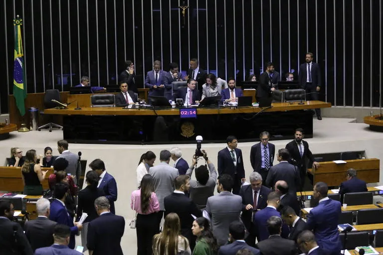 Congresso se aproxima do recesso sem votar o fim da escala 6×1