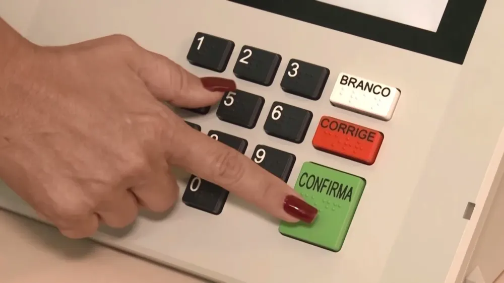 Justiça Eleitoral volta a defender confiabilidade das urnas eletrônicas após novos questionamentos