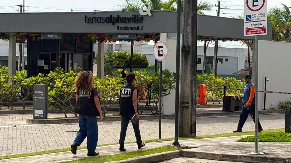 Doméstica resgatada após 55 anos sem salário deixa casa dos empregadores no Eusébio