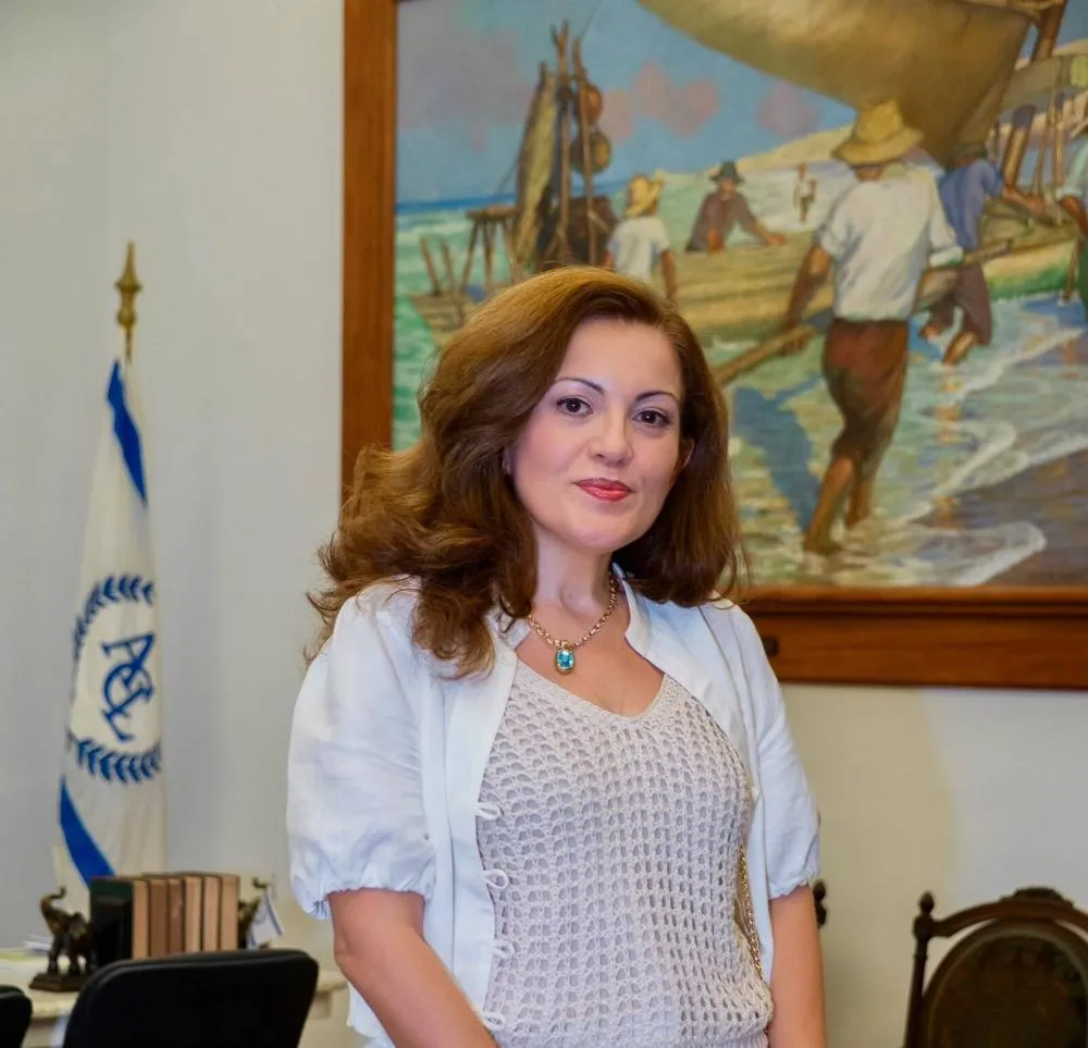 Quiteriense Karla Cavalcante lança livro Aorístico