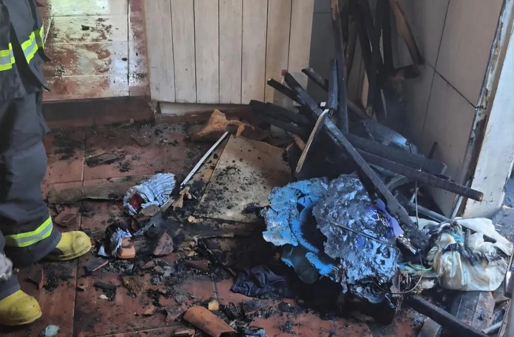 Homem sofre queimaduras de terceiro grau após incêndio em residência em Nova Russas