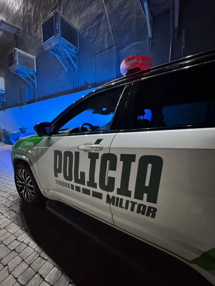 Dois homens sofrem tentativa de homicídio após criminosos invadirem casa em Monsenhor Tabosa