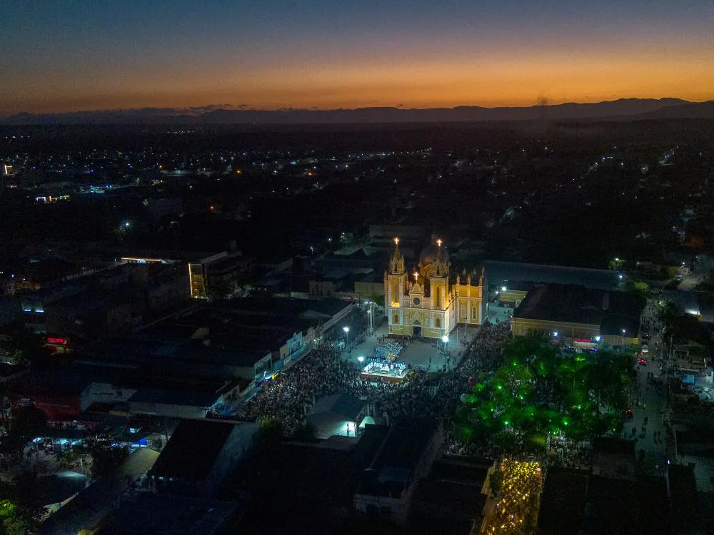 Festa de São Francisco de Canindé começa com chegada de romeiros que fizeram percurso a pé