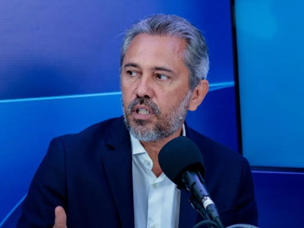 Elmano sobre ação de Ciro na Justiça: “A pessoa não tem a coragem de chegar e dizer ‘perdi'”
