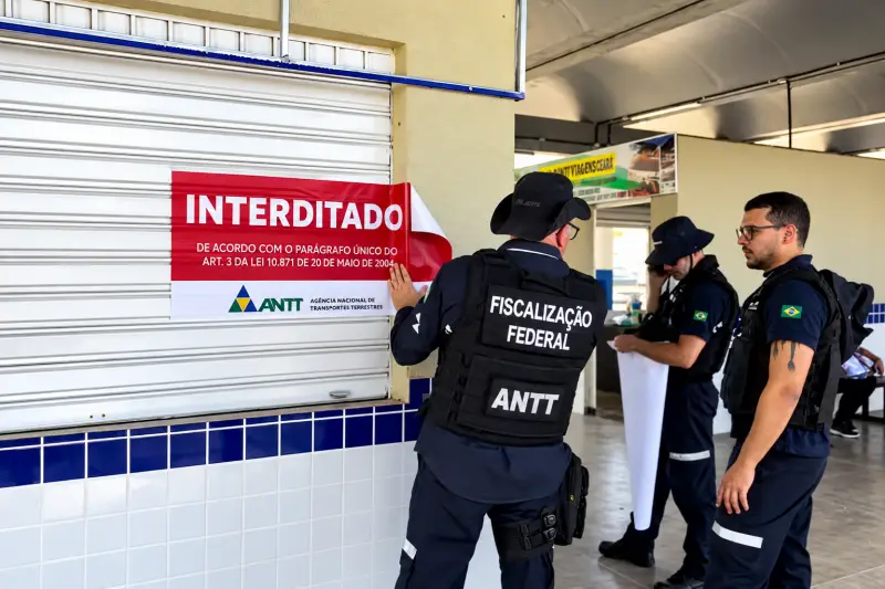 ANTT apreende cinco ônibus clandestinos e lacra duas agências de turismo em Ipu